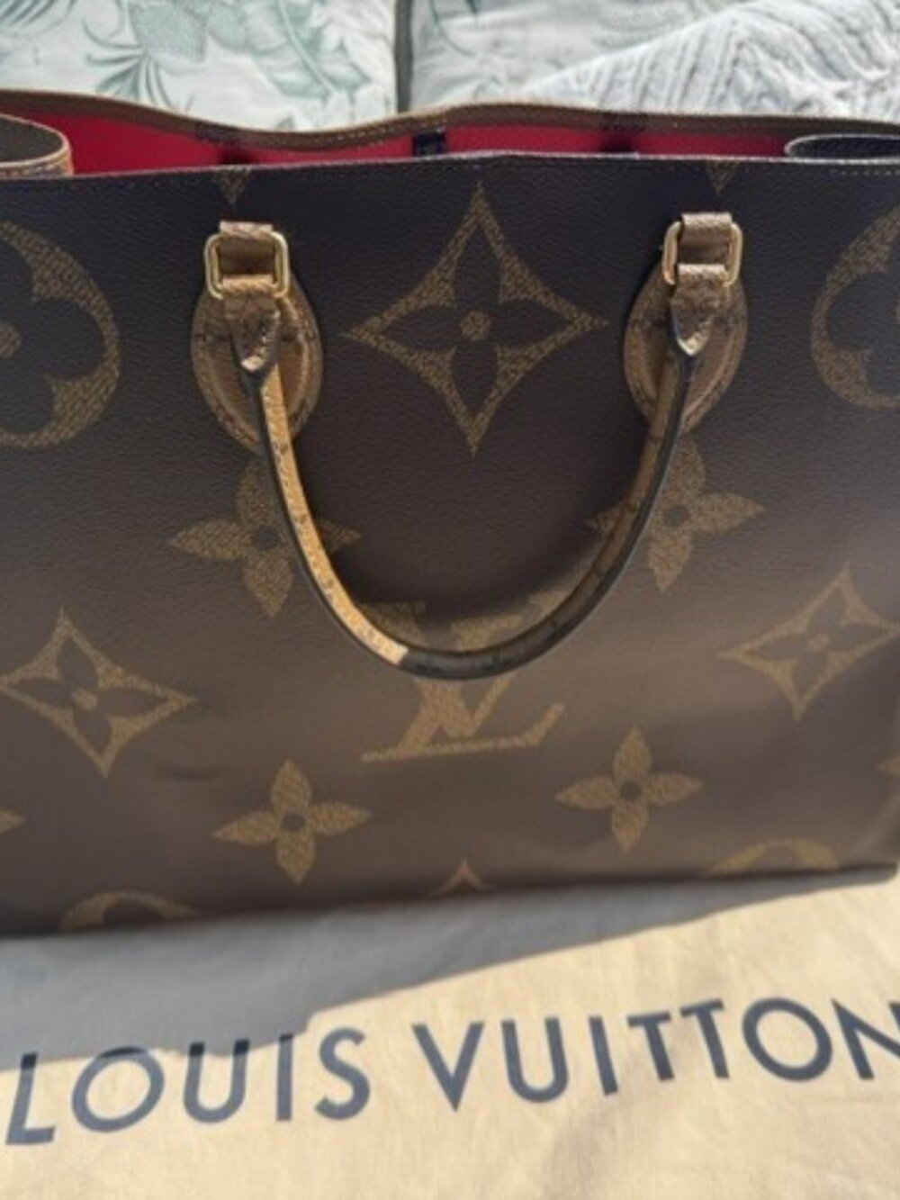 Louis Vuitton OnTheGo GM Tote – Giant Monogram (Authentic) - Picture 5 of 16